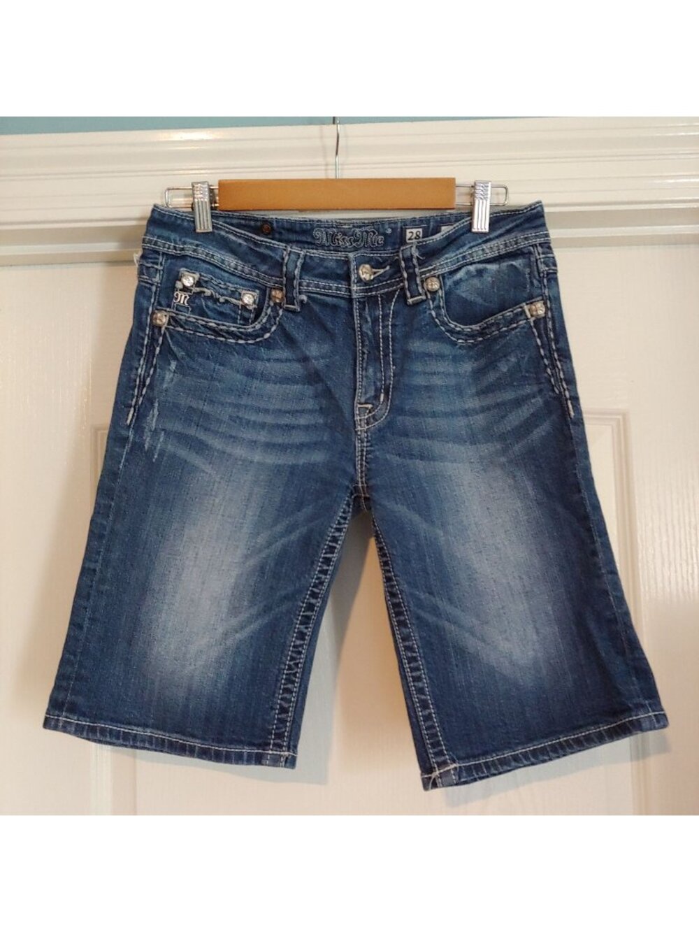 Miss Me Boyfriend Bermuda Denim Shorts Embroidered Flap Pocket Y2K Western 28